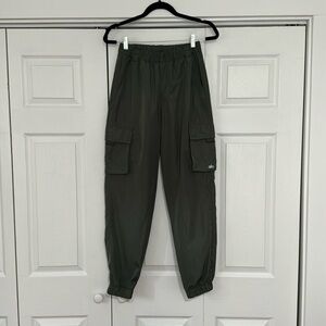 Alo Yoga It Girl Pant - Green - Size S